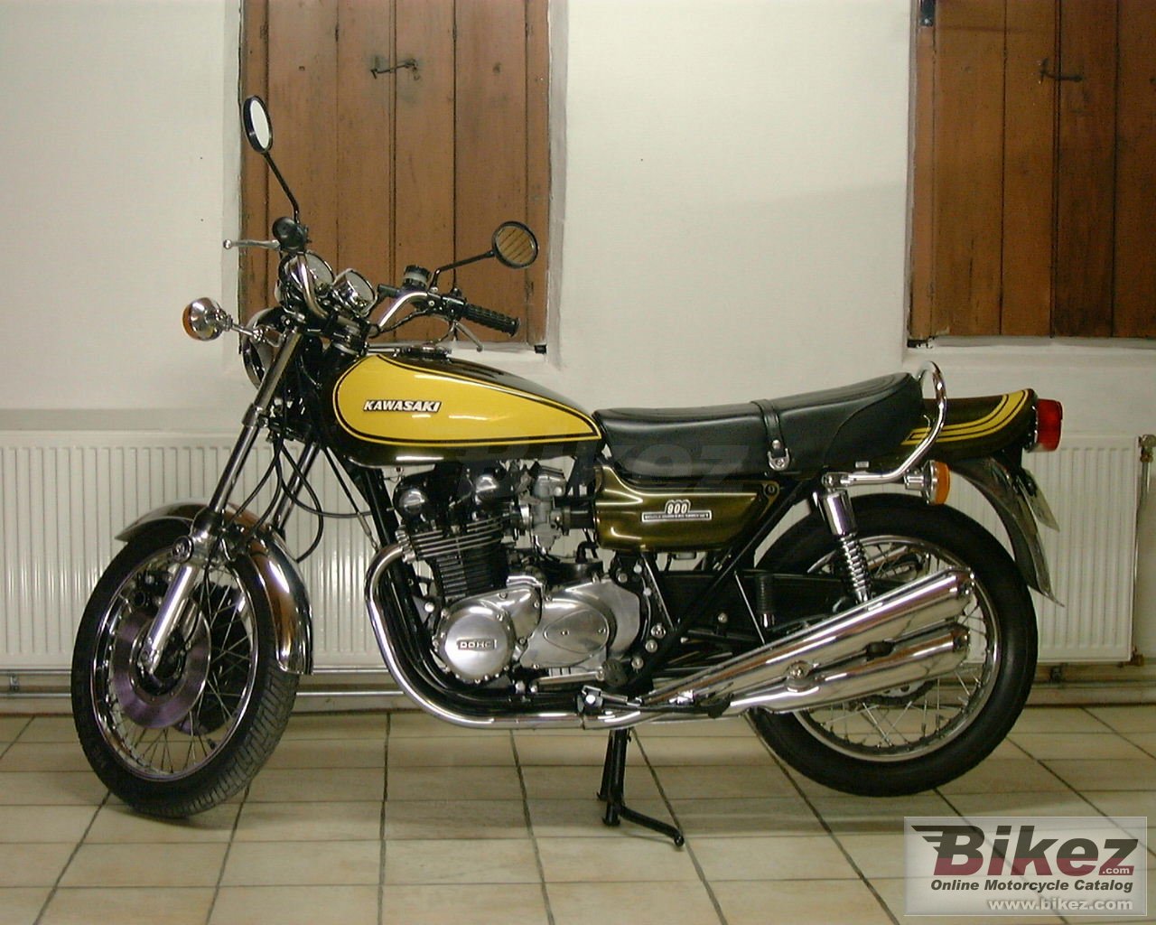 Big  900 z 1 super 4 picture and wallpaper from Bikez.com